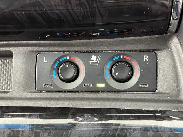 トヨタ アルファード S Cパッケージ 岐阜県 2020(令2)年 4.1万km ホワイトパールクリスタルシャイン モデリスタエアロ/サンルーフ/後席モニター/デジタルインナーミラー/トヨタセーフティセンス/・プリクラッシュセーフティ/・レーンディパーチャーアラート（LDA）/・レーダークルーズコントロール/・オートマチックハイビーム（AHB）/・ブラインドスポットモニター/純正ディスプレイオーディオ/Bluetooth/フルセグTV/USB/メモリーシート/パワーシート/シートヒーター（運転席/助手席）/ステアリングヒーター/革ステアリング/ステアリングスイッチ/両側パワースライドドア/コーナーセンサー/バックカメラ/ドライブレコーダー/スマートキー/プッシュスタート/LEDヘッドライト/フォグランプ/シーケンシャルウィンカー/ETC2.0 /後席サンシェード/純正アルミホイール/社外フロアマット/社外ドアバイザー