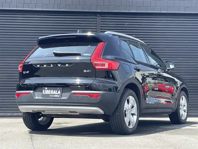 ボルボ ＸＣ４０ B4 AWD モメンタム 三重県 2021(令3)年 2.3万km オニキスブラックP ワンオーナー/360°ビューカメラ/HDDナビ/フルセグテレビ/パワーバックドア/パワーシート/シートヒーター/LEDヘッドライト/純正18インチアルミホイール/ルーフレール/アダクティブクルーズコントロール/Bluetooth/Apple CarPlay/Android Auto