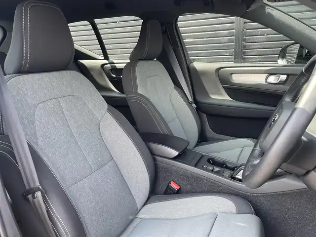 ボルボ ＸＣ４０ B4 AWD モメンタム 三重県 2021(令3)年 2.3万km オニキスブラックP ワンオーナー/360°ビューカメラ/HDDナビ/フルセグテレビ/パワーバックドア/パワーシート/シートヒーター/LEDヘッドライト/純正18インチアルミホイール/ルーフレール/アダクティブクルーズコントロール/Bluetooth/Apple CarPlay/Android Auto