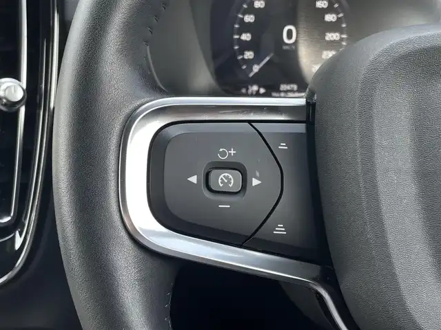 ボルボ ＸＣ４０ B4 AWD モメンタム 三重県 2021(令3)年 2.3万km オニキスブラックP ワンオーナー/360°ビューカメラ/HDDナビ/フルセグテレビ/パワーバックドア/パワーシート/シートヒーター/LEDヘッドライト/純正18インチアルミホイール/ルーフレール/アダクティブクルーズコントロール/Bluetooth/Apple CarPlay/Android Auto