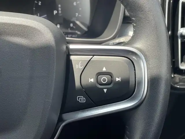 ボルボ ＸＣ４０ B4 AWD モメンタム 三重県 2021(令3)年 2.3万km オニキスブラックP ワンオーナー/360°ビューカメラ/HDDナビ/フルセグテレビ/パワーバックドア/パワーシート/シートヒーター/LEDヘッドライト/純正18インチアルミホイール/ルーフレール/アダクティブクルーズコントロール/Bluetooth/Apple CarPlay/Android Auto