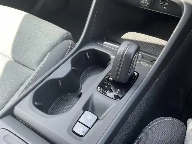ボルボ ＸＣ４０ B4 AWD モメンタム 三重県 2021(令3)年 2.3万km オニキスブラックP ワンオーナー/360°ビューカメラ/HDDナビ/フルセグテレビ/パワーバックドア/パワーシート/シートヒーター/LEDヘッドライト/純正18インチアルミホイール/ルーフレール/アダクティブクルーズコントロール/Bluetooth/Apple CarPlay/Android Auto