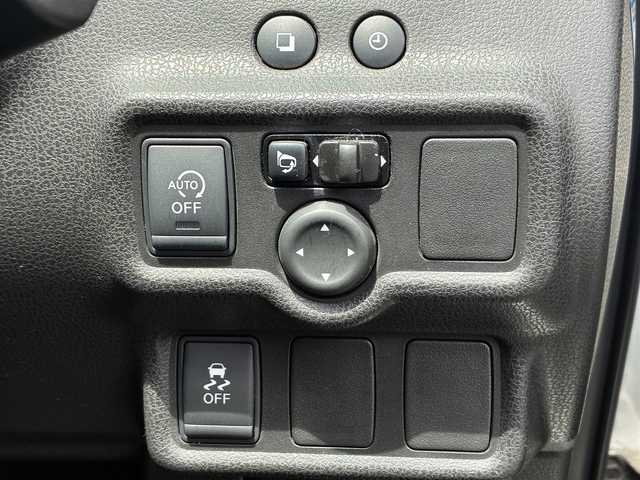 日産 ノート ニスモ 熊本県 2015(平27)年 14.4万km ブリリアントホワイトパール 社外ディスプレイオーディオ/【ＡＭ／ＦＭ／ＣＤ／ＤＶＤ／ＢＴ】/ＥＴＣ/アイドリングストップ/ｎｉｓｍｏ専用シート/オートライト/ＬＥＤヘッドライト/フォグランプ/スマートキー/プッシュスタート/純正フロアマット/純正16インチAW/取扱説明書/保証書