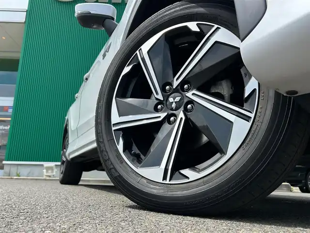 三菱 エクリプス クロス ＰＨＥＶ P 宮城県 2020(令2)年 8.3万km ホワイトダイヤモンド e-アシスト/・衝突被害軽減ブレーキシステム/・車線逸脱警報システム/・レーダークルーズコントロール/・オートマチックハイビーム/・誤発進抑制機能/・後側方車両検知警報システム/・後退時車両検知警報システム/スマートフォン連携ナビゲーション/・Bluetooth/・フルセグTV/マルチアラウンドモニター/ETC/AC100V/1500W電源/ヘッドアップディスプレイ/ハーフレザーシート/パワーシート/シートヒーター/ステアリングヒーター/LEDヘッドランプ/LEDフロントフォグランプ/オートライト/スマートキー＆プッシュスタート/電動格納ミラー/純正１８インチアルミホイール/純正フロアマット/スペアキー