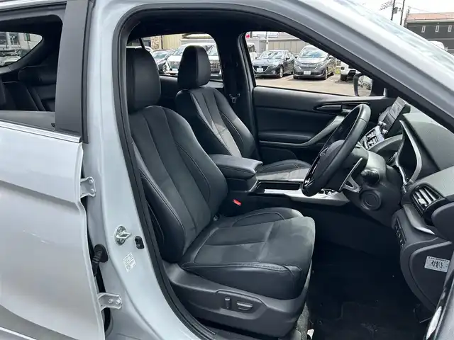 三菱 エクリプス クロス ＰＨＥＶ P 宮城県 2020(令2)年 8.3万km ホワイトダイヤモンド e-アシスト/・衝突被害軽減ブレーキシステム/・車線逸脱警報システム/・レーダークルーズコントロール/・オートマチックハイビーム/・誤発進抑制機能/・後側方車両検知警報システム/・後退時車両検知警報システム/スマートフォン連携ナビゲーション/・Bluetooth/・フルセグTV/マルチアラウンドモニター/ETC/AC100V/1500W電源/ヘッドアップディスプレイ/ハーフレザーシート/パワーシート/シートヒーター/ステアリングヒーター/LEDヘッドランプ/LEDフロントフォグランプ/オートライト/スマートキー＆プッシュスタート/電動格納ミラー/純正１８インチアルミホイール/純正フロアマット/スペアキー