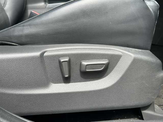 三菱 エクリプス クロス ＰＨＥＶ P 宮城県 2020(令2)年 8.3万km ホワイトダイヤモンド e-アシスト/・衝突被害軽減ブレーキシステム/・車線逸脱警報システム/・レーダークルーズコントロール/・オートマチックハイビーム/・誤発進抑制機能/・後側方車両検知警報システム/・後退時車両検知警報システム/スマートフォン連携ナビゲーション/・Bluetooth/・フルセグTV/マルチアラウンドモニター/ETC/AC100V/1500W電源/ヘッドアップディスプレイ/ハーフレザーシート/パワーシート/シートヒーター/ステアリングヒーター/LEDヘッドランプ/LEDフロントフォグランプ/オートライト/スマートキー＆プッシュスタート/電動格納ミラー/純正１８インチアルミホイール/純正フロアマット/スペアキー