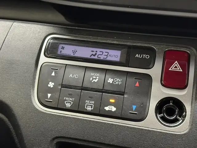 ホンダ Ｎ ＯＮＥ G ローダウン 三重県 2017(平29)年 6.7万km ミラノレッド ガソリン/FF/インパネCVT/ケンウッド 7インチ『彩速ナビ』 MDV-S707/（AM/FM/CD/DVD/iPod/USB/SD/内蔵メモリ/TV/Bluetooth/SMART USEN）/バックカメラ/ETC/安全/・VSA（ABS・横滑り抑制・TCS）/・運転席・助手席エアバッグ/など/装備/・オートエアコン/・オートライト/・キセノンヘッドライト/・ステアリングスイッチ/・ECONスイッチ/・プッシュスタート/・スマートキーx2/・電動格納ドアミラー/・純正14inAW/・2トーン外装色『ミラノレッド＆ブラック』［R81E］/など