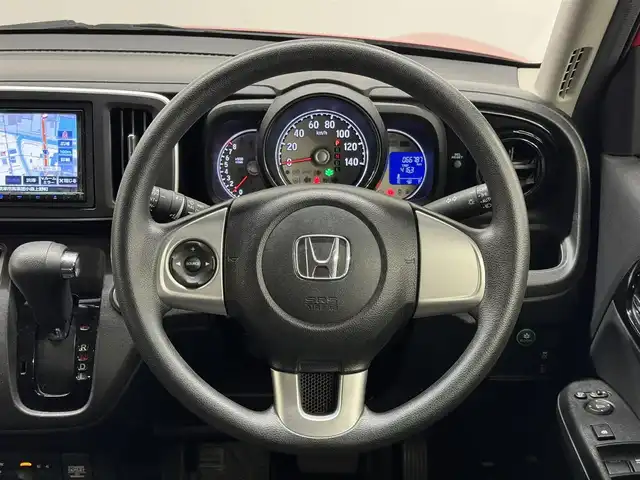 ホンダ Ｎ ＯＮＥ G ローダウン 三重県 2017(平29)年 6.7万km ミラノレッド ガソリン/FF/インパネCVT/ケンウッド 7インチ『彩速ナビ』 MDV-S707/（AM/FM/CD/DVD/iPod/USB/SD/内蔵メモリ/TV/Bluetooth/SMART USEN）/バックカメラ/ETC/安全/・VSA（ABS・横滑り抑制・TCS）/・運転席・助手席エアバッグ/など/装備/・オートエアコン/・オートライト/・キセノンヘッドライト/・ステアリングスイッチ/・ECONスイッチ/・プッシュスタート/・スマートキーx2/・電動格納ドアミラー/・純正14inAW/・2トーン外装色『ミラノレッド＆ブラック』［R81E］/など