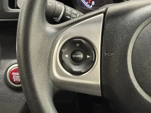 ホンダ Ｎ ＯＮＥ G ローダウン 三重県 2017(平29)年 6.7万km ミラノレッド ガソリン/FF/インパネCVT/ケンウッド 7インチ『彩速ナビ』 MDV-S707/（AM/FM/CD/DVD/iPod/USB/SD/内蔵メモリ/TV/Bluetooth/SMART USEN）/バックカメラ/ETC/安全/・VSA（ABS・横滑り抑制・TCS）/・運転席・助手席エアバッグ/など/装備/・オートエアコン/・オートライト/・キセノンヘッドライト/・ステアリングスイッチ/・ECONスイッチ/・プッシュスタート/・スマートキーx2/・電動格納ドアミラー/・純正14inAW/・2トーン外装色『ミラノレッド＆ブラック』［R81E］/など