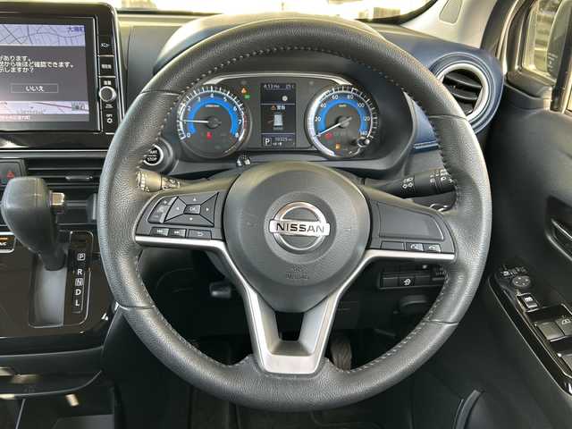 日産 デイズ ハイウェイスターG ターボ 静岡県 2022(令4)年 1.1万km グレーⅡ 純正ナビ/・ipod/SD/USB/SD/DVD/Bluetooth/・ラジオ/フルセグTV/主要装備/・全方位カメラ　/・ドライブレコーダー　/・ＥＴＣ２．０　/・ステアリングリモコン　/・アイドリングストップ　/・オートライト　/・オートハイビーム　/・エマージェンシーブレーキ　/・ＳＯＳコール　/・ＬＥＤヘッドライト/・プッシュスタート/・スマートキー/・フォグランプ/・純正フロアマット/・純正アルミホイール