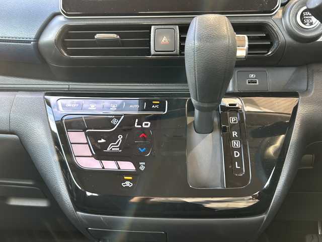 日産 デイズ ハイウェイスターG ターボ 静岡県 2022(令4)年 1.1万km グレーⅡ 純正ナビ/・ipod/SD/USB/SD/DVD/Bluetooth/・ラジオ/フルセグTV/主要装備/・全方位カメラ　/・ドライブレコーダー　/・ＥＴＣ２．０　/・ステアリングリモコン　/・アイドリングストップ　/・オートライト　/・オートハイビーム　/・エマージェンシーブレーキ　/・ＳＯＳコール　/・ＬＥＤヘッドライト/・プッシュスタート/・スマートキー/・フォグランプ/・純正フロアマット/・純正アルミホイール