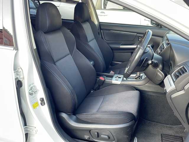 スバル レヴォーグ 1．6GT－S アイサイト 青森県 2014(平26)年 6.5万km クリスタルホワイトP 4WD/純正SDナビ・フルセグTV/CD・DVD・SD/バックカメラ/前席パワーシート/アイサイトver3/プリクラッシュブレーキ/追従クルーズコントロール/アクティブレーンキープ/サイド・カーテンエアバッグ/パドルシフト/ビルトインETC/前方ドライブレコーダー/純正フロアマット/LEDヘッドライト/フォグランプ/リアフォグランプ/社外17インチアルミ