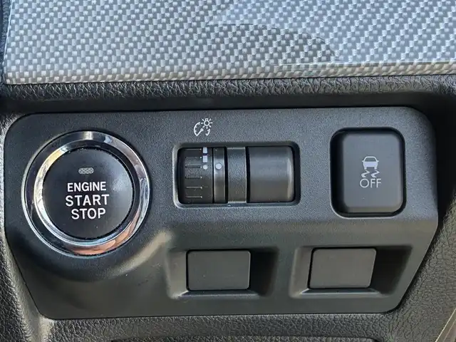 スバル レヴォーグ 1．6GT－S アイサイト 青森県 2014(平26)年 6.5万km クリスタルホワイトP 4WD/純正SDナビ・フルセグTV/CD・DVD・SD/バックカメラ/前席パワーシート/アイサイトver3/プリクラッシュブレーキ/追従クルーズコントロール/アクティブレーンキープ/サイド・カーテンエアバッグ/パドルシフト/ビルトインETC/前方ドライブレコーダー/純正フロアマット/LEDヘッドライト/フォグランプ/リアフォグランプ/社外17インチアルミ