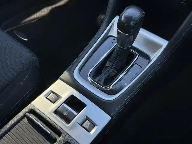 スバル レヴォーグ 1．6GT－S アイサイト 青森県 2014(平26)年 6.5万km クリスタルホワイトP 4WD/純正SDナビ・フルセグTV/CD・DVD・SD/バックカメラ/前席パワーシート/アイサイトver3/プリクラッシュブレーキ/追従クルーズコントロール/アクティブレーンキープ/サイド・カーテンエアバッグ/パドルシフト/ビルトインETC/前方ドライブレコーダー/純正フロアマット/LEDヘッドライト/フォグランプ/リアフォグランプ/社外17インチアルミ