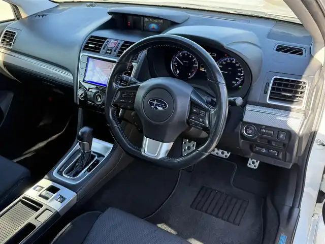 スバル レヴォーグ 1．6GT－S アイサイト 青森県 2014(平26)年 6.5万km クリスタルホワイトP 4WD/純正SDナビ・フルセグTV/CD・DVD・SD/バックカメラ/前席パワーシート/アイサイトver3/プリクラッシュブレーキ/追従クルーズコントロール/アクティブレーンキープ/サイド・カーテンエアバッグ/パドルシフト/ビルトインETC/前方ドライブレコーダー/純正フロアマット/LEDヘッドライト/フォグランプ/リアフォグランプ/社外17インチアルミ