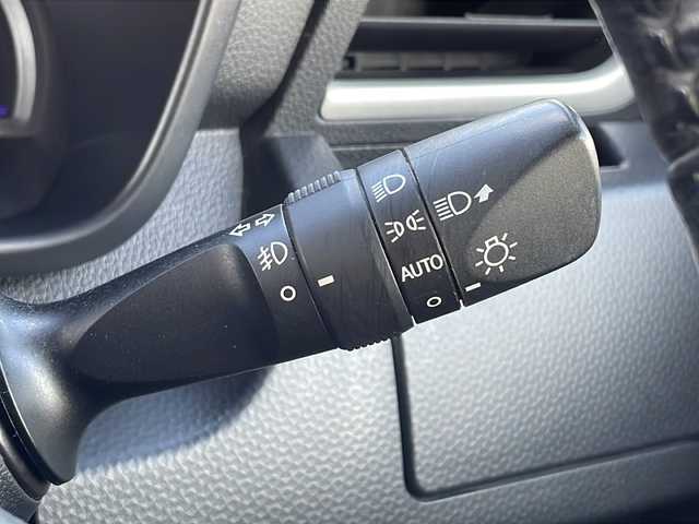 トヨタ ルーミー カスタムG S 山口県 2018(平30)年 8.1万km レーザーブルークリスタルシャイン 純正SDナビ/・フルセグテレビ/・Bluetooth/・DVD再生/・バックカメラ/スマートアシスト/・衝突回避支援ブレーキ機能/・ブレーキ制御付き誤発進抑制機能/・車線逸脱警報機能/・ふらつき警報/コーナーセンサー/ドライブレコーダー/レーダー探知機/ETC/両側オートスライドドア/純正フロアマット/純正アルミホイール/純正LEDヘッドライト/ドアバイザー/プッシュスタート/スマートキー/スペアキー有/取扱説明書