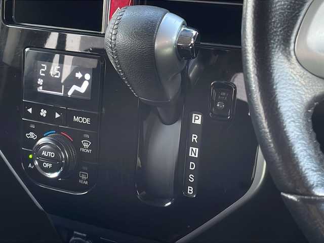 トヨタ ルーミー カスタムG S 山口県 2018(平30)年 8.1万km レーザーブルークリスタルシャイン 純正SDナビ/・フルセグテレビ/・Bluetooth/・DVD再生/・バックカメラ/スマートアシスト/・衝突回避支援ブレーキ機能/・ブレーキ制御付き誤発進抑制機能/・車線逸脱警報機能/・ふらつき警報/コーナーセンサー/ドライブレコーダー/レーダー探知機/ETC/両側オートスライドドア/純正フロアマット/純正アルミホイール/純正LEDヘッドライト/ドアバイザー/プッシュスタート/スマートキー/スペアキー有/取扱説明書