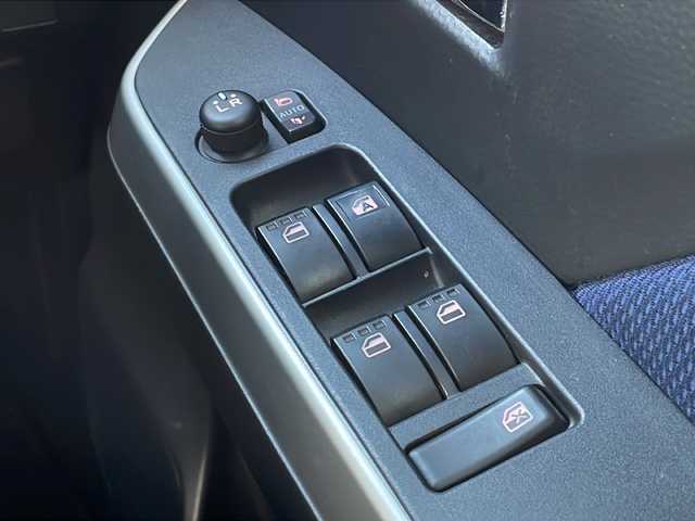 トヨタ ルーミー カスタムG S 山口県 2018(平30)年 8.1万km レーザーブルークリスタルシャイン 純正SDナビ/・フルセグテレビ/・Bluetooth/・DVD再生/・バックカメラ/スマートアシスト/・衝突回避支援ブレーキ機能/・ブレーキ制御付き誤発進抑制機能/・車線逸脱警報機能/・ふらつき警報/コーナーセンサー/ドライブレコーダー/レーダー探知機/ETC/両側オートスライドドア/純正フロアマット/純正アルミホイール/純正LEDヘッドライト/ドアバイザー/プッシュスタート/スマートキー/スペアキー有/取扱説明書