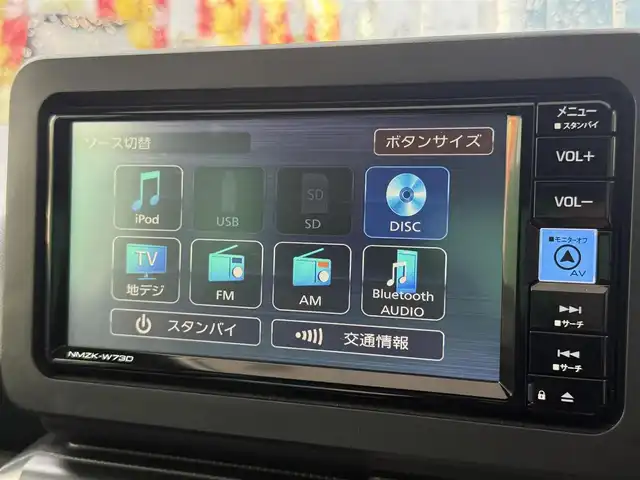 ダイハツ タフト G ダーククロムベンチャー 千葉県 2023(令5)年 0.8万km セラミックグリーンM 純正SDナビ（AM/FM/CD/DVD/Bluetooth/iPod）/フルセグTV/ガラスルーフ/バックカメラ/全方位カメラ/ドライブレコーダー/ETC/前後コーナーセンサー/車線逸脱警報/横滑り防止装置/衝突被害軽減ブレーキ/前席シートヒーター/LEDヘッドライト/フォグランプ/純正フロアマット/純正アルミホイール