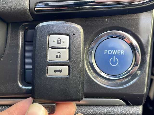 トヨタ クラウン ハイブリッド アスリートS 広島県 2013(平25)年 7.4万km プレシャスブラックパール 禁煙車/純正ナビ/・フルセグ/CD/DVD/Bluetooth/USB/バックカメラ/革巻きステアリング/ステアリングヒーター/オートライト/HIDヘッドライト/フォグランプ/前席パワーシート/前席シートヒーター/前後ドライブレコーダー（ZDR-016）/ETC/ドアバイザー/純正17インチアルミホイール/W+サイド+カーテンエアバック