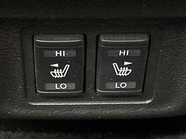 日産 セレナ ハイウェイスター G 神奈川県 2017(平29)年 7.6万km ブリリアントホワイトパール 2トーン エマージェンシーブレーキ/純正9型ナビ/・BT/フルセグTV/CD/DVD/BD/SD/USB/バックカメラ/アイドリングストップ機能/両側電動スライドドア/ハンズフリー/シートヒーター/革巻きステアリングスイッチ/ステアリングスイッチ/Autoライト/クルーズコントロール/ETC/ドライブレコーダー/インテリジェントキー/スペアキー/プッシュスタートボタン/シートリフター/LEDヘッドライト/フォグランプ/純正16インチアルミホイール/純正ドアバイザー