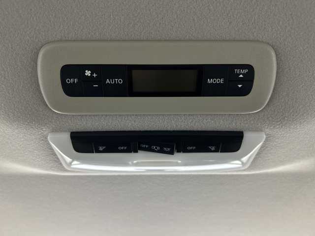 日産 セレナ ハイウェイスター G 神奈川県 2017(平29)年 7.6万km ブリリアントホワイトパール 2トーン エマージェンシーブレーキ/純正9型ナビ/・BT/フルセグTV/CD/DVD/BD/SD/USB/バックカメラ/アイドリングストップ機能/両側電動スライドドア/ハンズフリー/シートヒーター/革巻きステアリングスイッチ/ステアリングスイッチ/Autoライト/クルーズコントロール/ETC/ドライブレコーダー/インテリジェントキー/スペアキー/プッシュスタートボタン/シートリフター/LEDヘッドライト/フォグランプ/純正16インチアルミホイール/純正ドアバイザー