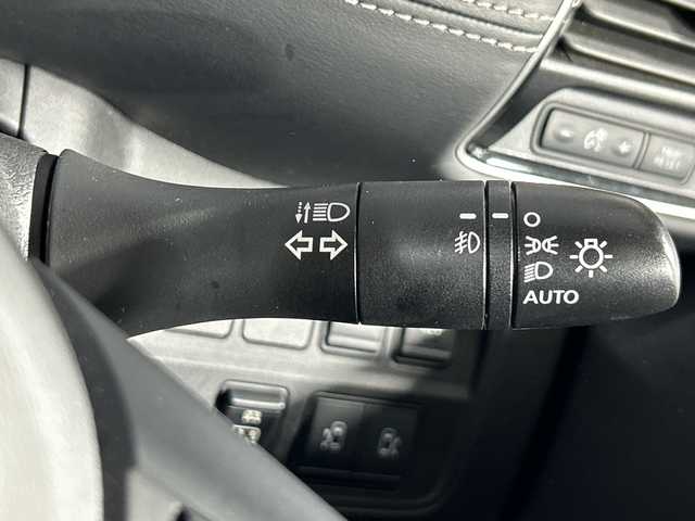 日産 セレナ ハイウェイスター G 神奈川県 2017(平29)年 7.6万km ブリリアントホワイトパール 2トーン エマージェンシーブレーキ/純正9型ナビ/・BT/フルセグTV/CD/DVD/BD/SD/USB/バックカメラ/アイドリングストップ機能/両側電動スライドドア/ハンズフリー/シートヒーター/革巻きステアリングスイッチ/ステアリングスイッチ/Autoライト/クルーズコントロール/ETC/ドライブレコーダー/インテリジェントキー/スペアキー/プッシュスタートボタン/シートリフター/LEDヘッドライト/フォグランプ/純正16インチアルミホイール/純正ドアバイザー