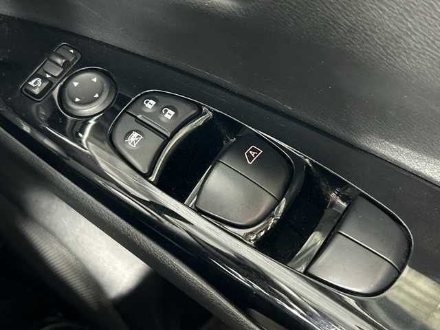 日産 セレナ ハイウェイスター G 神奈川県 2017(平29)年 7.6万km ブリリアントホワイトパール 2トーン エマージェンシーブレーキ/純正9型ナビ/・BT/フルセグTV/CD/DVD/BD/SD/USB/バックカメラ/アイドリングストップ機能/両側電動スライドドア/ハンズフリー/シートヒーター/革巻きステアリングスイッチ/ステアリングスイッチ/Autoライト/クルーズコントロール/ETC/ドライブレコーダー/インテリジェントキー/スペアキー/プッシュスタートボタン/シートリフター/LEDヘッドライト/フォグランプ/純正16インチアルミホイール/純正ドアバイザー