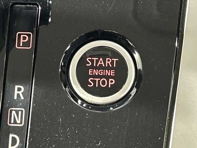 日産 セレナ ハイウェイスター G 神奈川県 2017(平29)年 7.6万km ブリリアントホワイトパール 2トーン エマージェンシーブレーキ/純正9型ナビ/・BT/フルセグTV/CD/DVD/BD/SD/USB/バックカメラ/アイドリングストップ機能/両側電動スライドドア/ハンズフリー/シートヒーター/革巻きステアリングスイッチ/ステアリングスイッチ/Autoライト/クルーズコントロール/ETC/ドライブレコーダー/インテリジェントキー/スペアキー/プッシュスタートボタン/シートリフター/LEDヘッドライト/フォグランプ/純正16インチアルミホイール/純正ドアバイザー