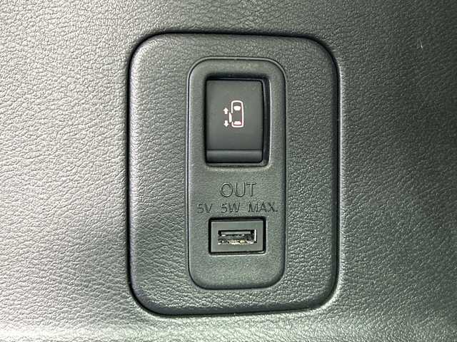 日産 セレナ ハイウェイスター G 神奈川県 2017(平29)年 7.6万km ブリリアントホワイトパール 2トーン エマージェンシーブレーキ/純正9型ナビ/・BT/フルセグTV/CD/DVD/BD/SD/USB/バックカメラ/アイドリングストップ機能/両側電動スライドドア/ハンズフリー/シートヒーター/革巻きステアリングスイッチ/ステアリングスイッチ/Autoライト/クルーズコントロール/ETC/ドライブレコーダー/インテリジェントキー/スペアキー/プッシュスタートボタン/シートリフター/LEDヘッドライト/フォグランプ/純正16インチアルミホイール/純正ドアバイザー