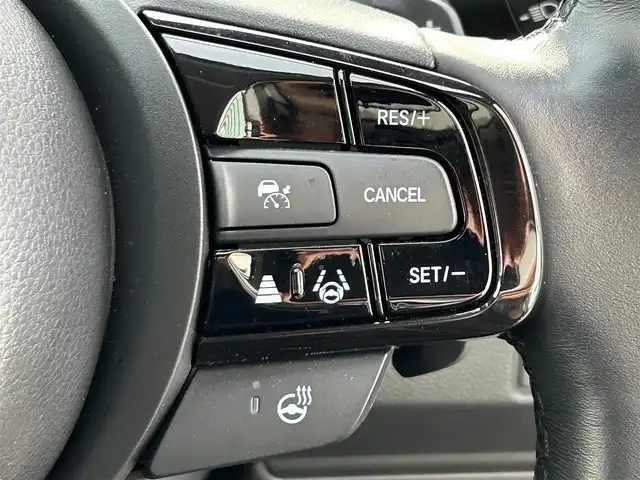 ホンダ ヴェゼル ハイブリッド e:HEV Z 大阪府 2023(令5)年 2.4万km メテオロイドグレーメタリック 純正コネクトナビ/フルセグTV/(AM/FM/AppleCarPlay/Bluetooth)/全方位カメラ/衝突軽減ブレーキ/横滑り防止機能/レーダークルコン/コーナーセンサー/シートヒーター/ステアリングヒーター/パワーバックドア/LEDヘッドライト/オートライト/オートマチックハイビーム/置くだけ充電/ビルトインETC