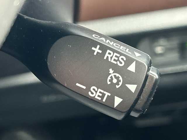 トヨタ エスクァイア ハイブリッド Gi 大阪府 2015(平27)年 4.9万km スパークリングブラックパールクリスタルシャイン 純正9インチナビ/・Bluetooth/フルセグTV/CD/DVD/ラジオ/主要装備/・バックカメラ/・クルーズコントロール/・クリアランスソナー/・アイドリングストップ/・横滑り防止装置/・トラクションコントロール/・両側パワースライドドア/・合皮シート/・シートヒーター/・純正アルミホイール/・純正フロアマット/・LEDヘッドライト/・プッシュスタート/・スマートキー/・ETC