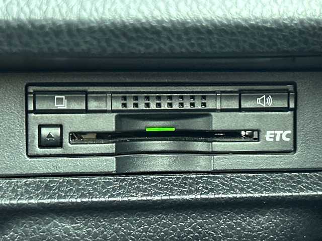 トヨタ エスクァイア ハイブリッド Gi 大阪府 2015(平27)年 4.9万km スパークリングブラックパールクリスタルシャイン 純正9インチナビ/・Bluetooth/フルセグTV/CD/DVD/ラジオ/主要装備/・バックカメラ/・クルーズコントロール/・クリアランスソナー/・アイドリングストップ/・横滑り防止装置/・トラクションコントロール/・両側パワースライドドア/・合皮シート/・シートヒーター/・純正アルミホイール/・純正フロアマット/・LEDヘッドライト/・プッシュスタート/・スマートキー/・ETC