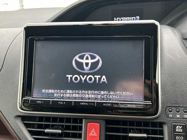 トヨタ エスクァイア ハイブリッド Gi 大阪府 2015(平27)年 4.9万km スパークリングブラックパールクリスタルシャイン 純正9インチナビ/・Bluetooth/フルセグTV/CD/DVD/ラジオ/主要装備/・バックカメラ/・クルーズコントロール/・クリアランスソナー/・アイドリングストップ/・横滑り防止装置/・トラクションコントロール/・両側パワースライドドア/・合皮シート/・シートヒーター/・純正アルミホイール/・純正フロアマット/・LEDヘッドライト/・プッシュスタート/・スマートキー/・ETC