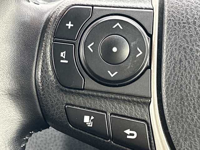 トヨタ エスクァイア ハイブリッド Gi 大阪府 2015(平27)年 4.9万km スパークリングブラックパールクリスタルシャイン 純正9インチナビ/・Bluetooth/フルセグTV/CD/DVD/ラジオ/主要装備/・バックカメラ/・クルーズコントロール/・クリアランスソナー/・アイドリングストップ/・横滑り防止装置/・トラクションコントロール/・両側パワースライドドア/・合皮シート/・シートヒーター/・純正アルミホイール/・純正フロアマット/・LEDヘッドライト/・プッシュスタート/・スマートキー/・ETC