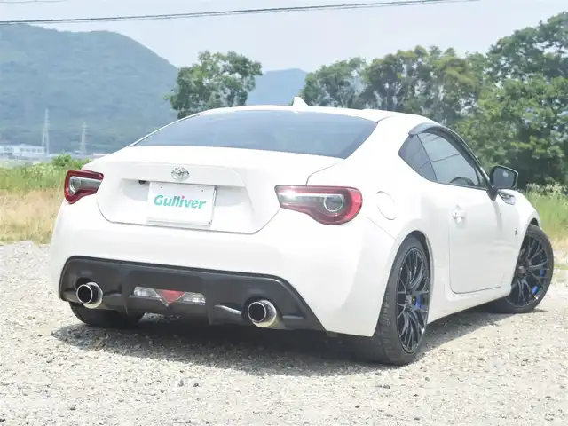 トヨタ ８６ GT 兵庫県 2016(平28)年 3.1万km クリスタルホワイトパール 後期モデル/６MT/HKSマフラー/BLITZ車高調/BLITZエアークリーナー/WEDSSPORTアルミホイール/純正ナビ/フルセグTV/ETC/ドライブレコーダー/バックカメラ/LEDヘッドライト/スマートキー/プッシュスタート