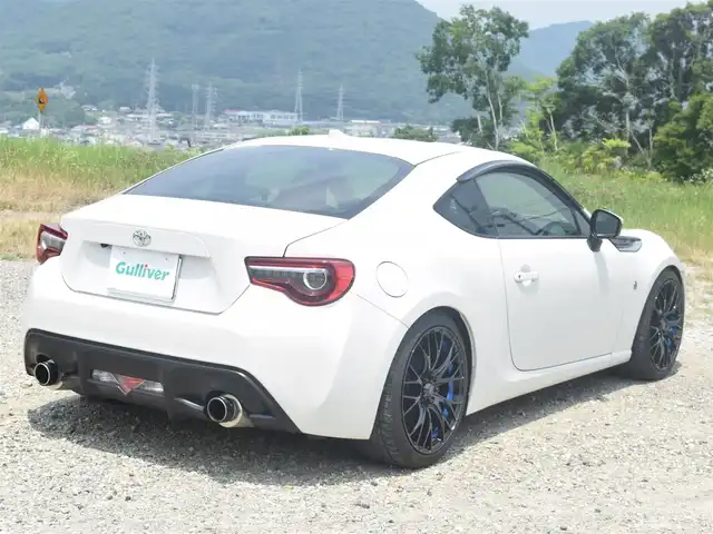 トヨタ ８６ GT 兵庫県 2016(平28)年 3.1万km クリスタルホワイトパール 後期モデル/６MT/HKSマフラー/BLITZ車高調/BLITZエアークリーナー/WEDSSPORTアルミホイール/純正ナビ/フルセグTV/ETC/ドライブレコーダー/バックカメラ/LEDヘッドライト/スマートキー/プッシュスタート