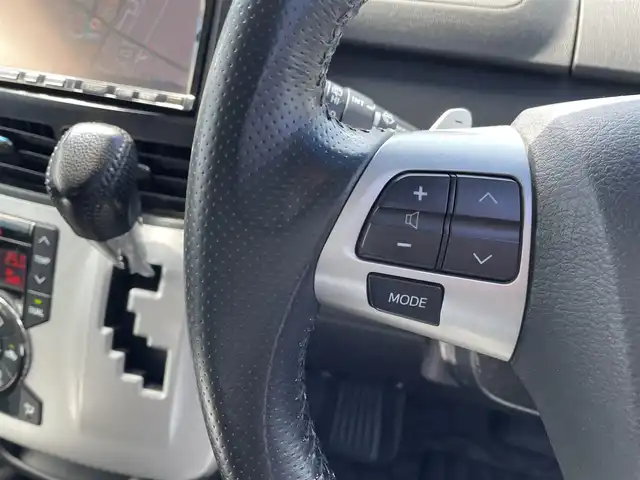 トヨタ ヴォクシー ZS 煌 大阪府 2011(平23)年 7.9万km ホワイトパールクリスタルシャイン ”(株)IDOMが運営する【じしゃロン堺店】の自社ローン専用車両になります。/こちらは現金またはオートローンご利用時の価格です。自社ローンご希望の方は別途その旨お申付け下さい”
