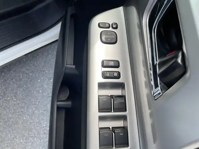 トヨタ ヴォクシー ZS 煌 大阪府 2011(平23)年 7.9万km ホワイトパールクリスタルシャイン ”(株)IDOMが運営する【じしゃロン堺店】の自社ローン専用車両になります。/こちらは現金またはオートローンご利用時の価格です。自社ローンご希望の方は別途その旨お申付け下さい”