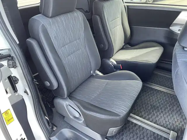トヨタ ヴォクシー ZS 煌 大阪府 2011(平23)年 7.9万km ホワイトパールクリスタルシャイン ”(株)IDOMが運営する【じしゃロン堺店】の自社ローン専用車両になります。/こちらは現金またはオートローンご利用時の価格です。自社ローンご希望の方は別途その旨お申付け下さい”