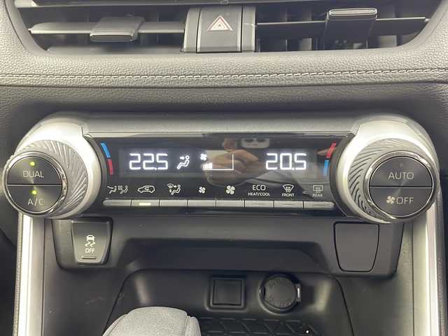 トヨタ ＲＡＶ４ X 岐阜県 2019(令1)年 4.6万km アティチュードブラックマイカ トヨタセーフティセンス/プリクラッシュセーフティ/レーントレーシングアシスト/オートハイビーム/レーダークルーズコントロール/ロードサインアシスト/クリアランスソナー/ルーフレール/社外ナビ　CN-BR300B/（Bluetooth、CD、DVD）/ETC/LEDヘッドライト/ステアリングスイッチ/プッシュスタート/スマートキー/４WD