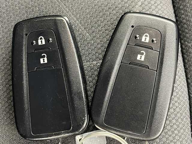 トヨタ ＲＡＶ４ X 岐阜県 2019(令1)年 4.6万km アティチュードブラックマイカ トヨタセーフティセンス/プリクラッシュセーフティ/レーントレーシングアシスト/オートハイビーム/レーダークルーズコントロール/ロードサインアシスト/クリアランスソナー/ルーフレール/社外ナビ　CN-BR300B/（Bluetooth、CD、DVD）/ETC/LEDヘッドライト/ステアリングスイッチ/プッシュスタート/スマートキー/４WD