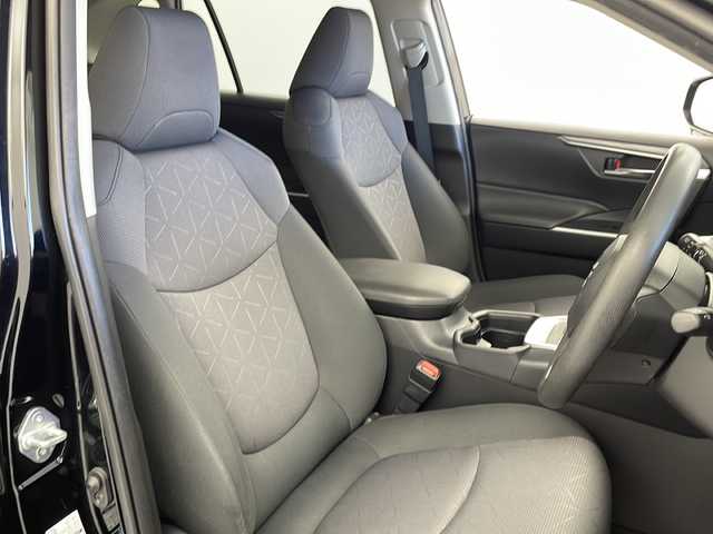 トヨタ ＲＡＶ４ X 岐阜県 2019(令1)年 4.6万km アティチュードブラックマイカ トヨタセーフティセンス/プリクラッシュセーフティ/レーントレーシングアシスト/オートハイビーム/レーダークルーズコントロール/ロードサインアシスト/クリアランスソナー/ルーフレール/社外ナビ　CN-BR300B/（Bluetooth、CD、DVD）/ETC/LEDヘッドライト/ステアリングスイッチ/プッシュスタート/スマートキー/４WD