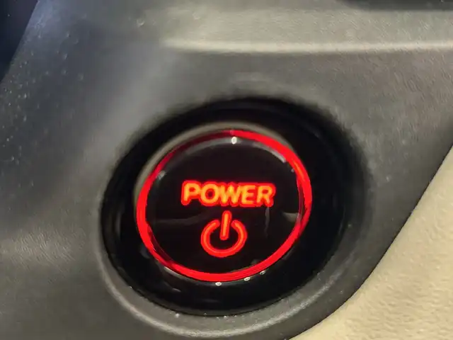 ホンダ ヴェゼル ハイブリッド e:HEV PLaY 埼玉県 2022(令4)年 3.8万km プレミアムサンライトホワイトパール ホンダセンシング/純正9インチコネクトディスプレイ/　　BT/フルセグ/カープレイ/バックカメラ/パワーバックドア/レーダークルーズコントロール/レーンキープアシスト/LEDヘッドライト/ハーフレザーシート/シートヒーター/純正18インチアルミホイール/パノラマルーフ/パドルシフト/ワイヤレス充電/オートブレーキホールド/ステアリングヒーター/ETC2.0/スマートキー/禁煙車