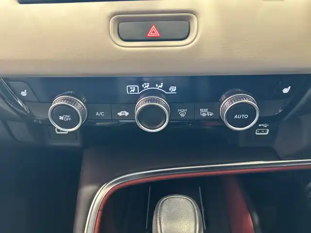 ホンダ ヴェゼル ハイブリッド e:HEV PLaY 埼玉県 2022(令4)年 3.8万km プレミアムサンライトホワイトパール ホンダセンシング/純正9インチコネクトディスプレイ/　　BT/フルセグ/カープレイ/バックカメラ/パワーバックドア/レーダークルーズコントロール/レーンキープアシスト/LEDヘッドライト/ハーフレザーシート/シートヒーター/純正18インチアルミホイール/パノラマルーフ/パドルシフト/ワイヤレス充電/オートブレーキホールド/ステアリングヒーター/ETC2.0/スマートキー/禁煙車