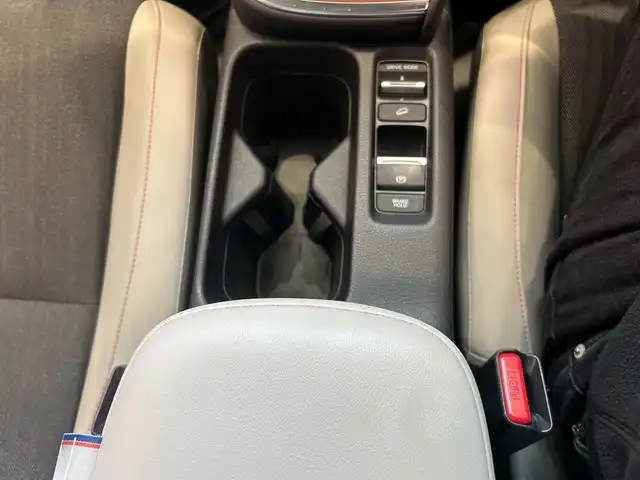 ホンダ ヴェゼル ハイブリッド e:HEV PLaY 埼玉県 2022(令4)年 3.8万km プレミアムサンライトホワイトパール ホンダセンシング/純正9インチコネクトディスプレイ/　　BT/フルセグ/カープレイ/バックカメラ/パワーバックドア/レーダークルーズコントロール/レーンキープアシスト/LEDヘッドライト/ハーフレザーシート/シートヒーター/純正18インチアルミホイール/パノラマルーフ/パドルシフト/ワイヤレス充電/オートブレーキホールド/ステアリングヒーター/ETC2.0/スマートキー/禁煙車