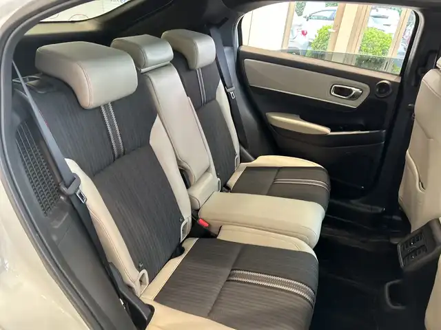 ホンダ ヴェゼル ハイブリッド e:HEV PLaY 埼玉県 2022(令4)年 3.8万km プレミアムサンライトホワイトパール ホンダセンシング/純正9インチコネクトディスプレイ/　　BT/フルセグ/カープレイ/バックカメラ/パワーバックドア/レーダークルーズコントロール/レーンキープアシスト/LEDヘッドライト/ハーフレザーシート/シートヒーター/純正18インチアルミホイール/パノラマルーフ/パドルシフト/ワイヤレス充電/オートブレーキホールド/ステアリングヒーター/ETC2.0/スマートキー/禁煙車