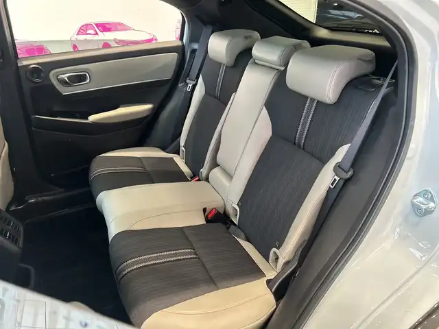 ホンダ ヴェゼル ハイブリッド e:HEV PLaY 埼玉県 2022(令4)年 3.8万km プレミアムサンライトホワイトパール ホンダセンシング/純正9インチコネクトディスプレイ/　　BT/フルセグ/カープレイ/バックカメラ/パワーバックドア/レーダークルーズコントロール/レーンキープアシスト/LEDヘッドライト/ハーフレザーシート/シートヒーター/純正18インチアルミホイール/パノラマルーフ/パドルシフト/ワイヤレス充電/オートブレーキホールド/ステアリングヒーター/ETC2.0/スマートキー/禁煙車