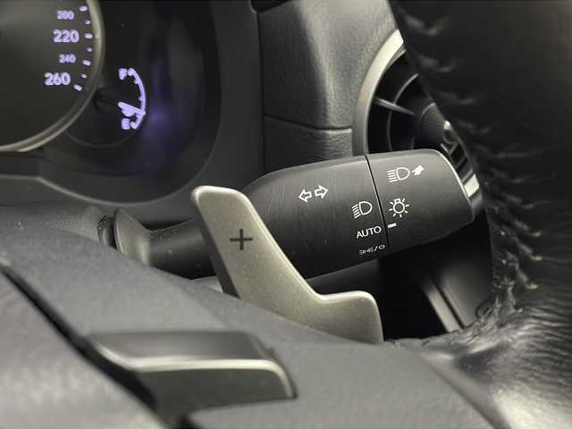 レクサス ＩＳ 300h バージョンL 栃木県 2020(令2)年 2.3万km シルバー セーフティセンス/・プリクラッシュセーフティ/・レーントレーシングアシスト/・レーンディパーチャーアラート/・ロードサインアシスト/・レーダークルーズコントロール/・オートマチックハイビーム/・先行車発進アラーム/・プロアクティブドライビングアシスト/・レーンチェンジアシスト/・緊急時操舵支援/禁煙車/純正メーカーナビ/本革シート/シートヒーター/シートクーラー/シートメモリ/ハンドルヒーター/パドルシフト/純正ドラレコ/オートライト/３眼ＬＥＤヘッドライト/オートエアコン/スマートキー/電動格納ミラー