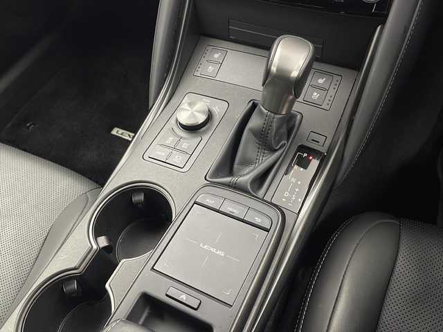 レクサス ＩＳ 300h バージョンL 栃木県 2020(令2)年 2.3万km シルバー セーフティセンス/・プリクラッシュセーフティ/・レーントレーシングアシスト/・レーンディパーチャーアラート/・ロードサインアシスト/・レーダークルーズコントロール/・オートマチックハイビーム/・先行車発進アラーム/・プロアクティブドライビングアシスト/・レーンチェンジアシスト/・緊急時操舵支援/禁煙車/純正メーカーナビ/本革シート/シートヒーター/シートクーラー/シートメモリ/ハンドルヒーター/パドルシフト/純正ドラレコ/オートライト/３眼ＬＥＤヘッドライト/オートエアコン/スマートキー/電動格納ミラー